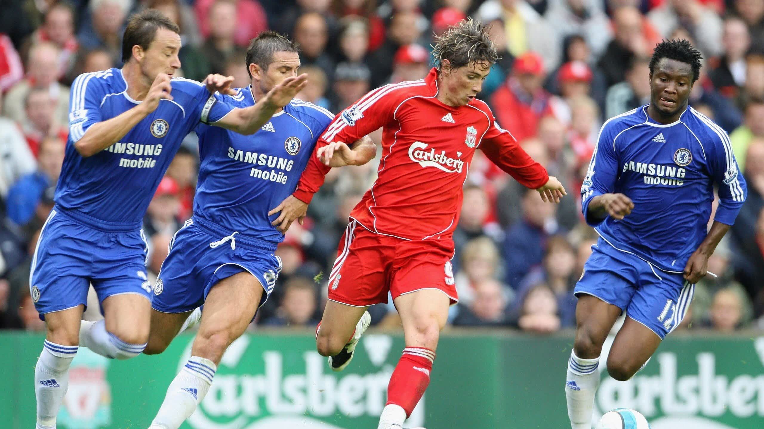 kaiyun app下载-红蓝战场失控的双重奏，怒摔水瓶与咆哮指挥背后的足球热血，红蓝战场失控双重奏，怒摔水瓶与咆哮指挥的足球热血